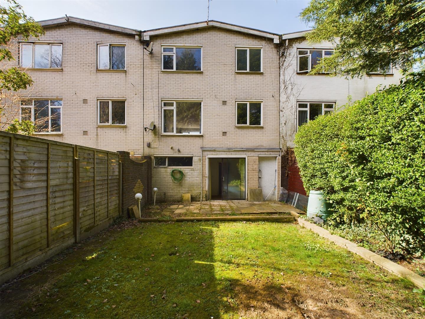 3 bedroom property for sale in Burwash Road, Furnace Green £365,000