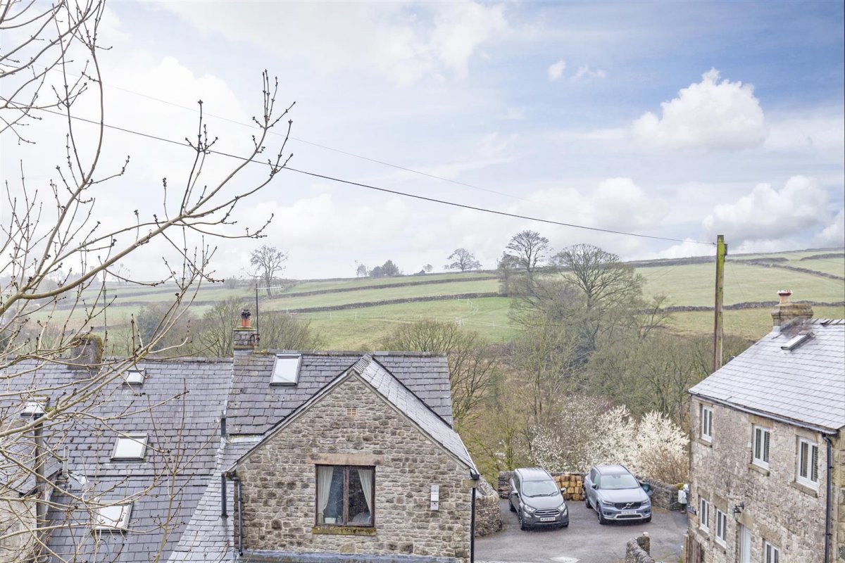 3 bedroom property for sale in Bank View, Tideswell, Buxton Offers in