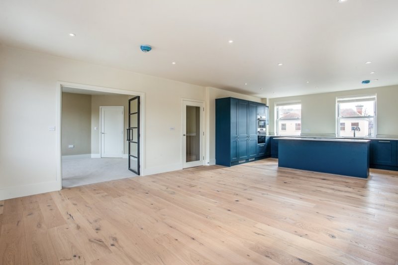 2 bedroom property to let in St Marks Road Windsor SL4 £2,995 pcm