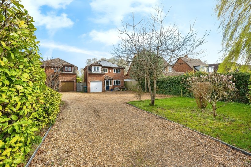 Wendover Road, Weston Turville, Aylesbury 4 bedroom detached house
