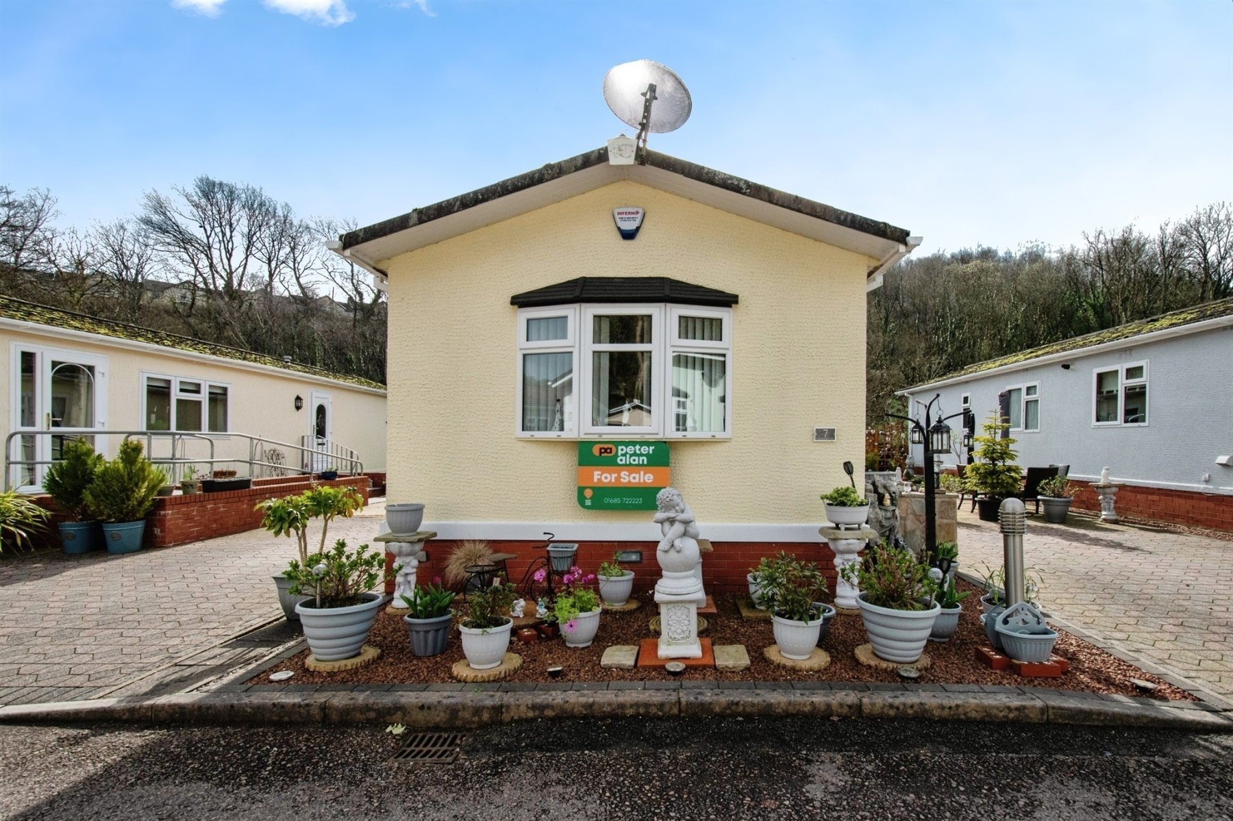 2 bedroom property for sale in Woodlands Residential Park, Treharris £140,000