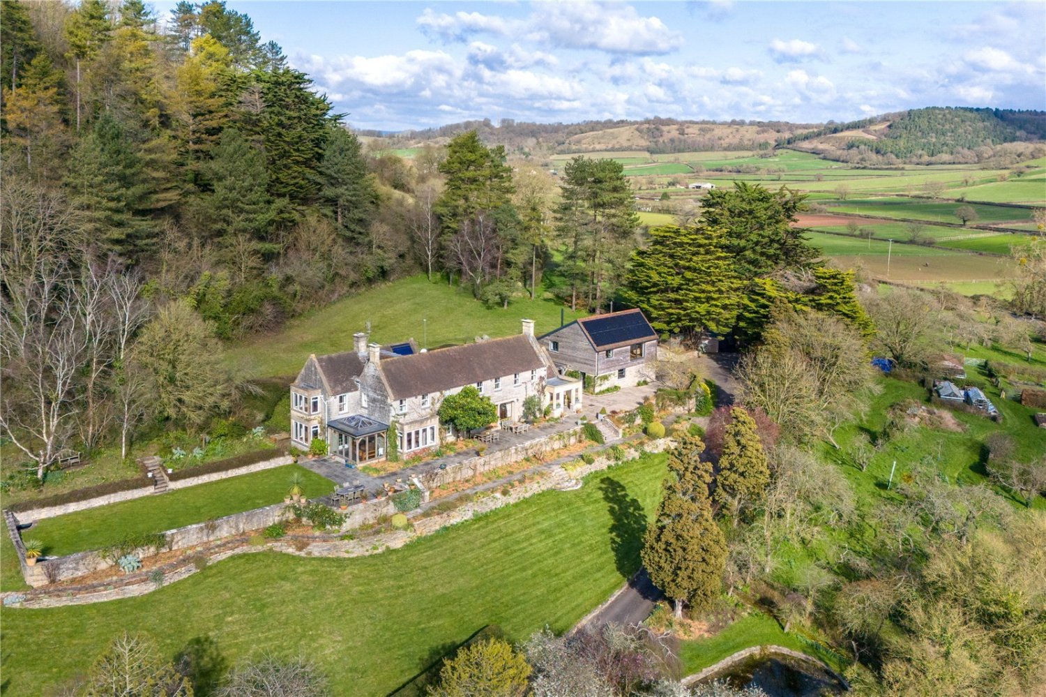 JacksonStops 6 bedroom property for sale in Peak Lane, Compton