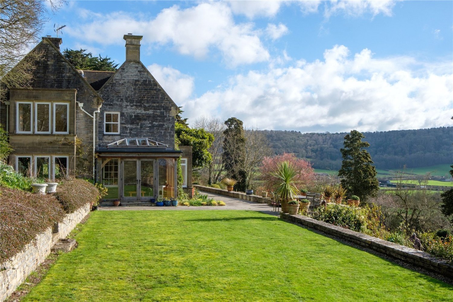 JacksonStops 6 bedroom property for sale in Peak Lane, Compton