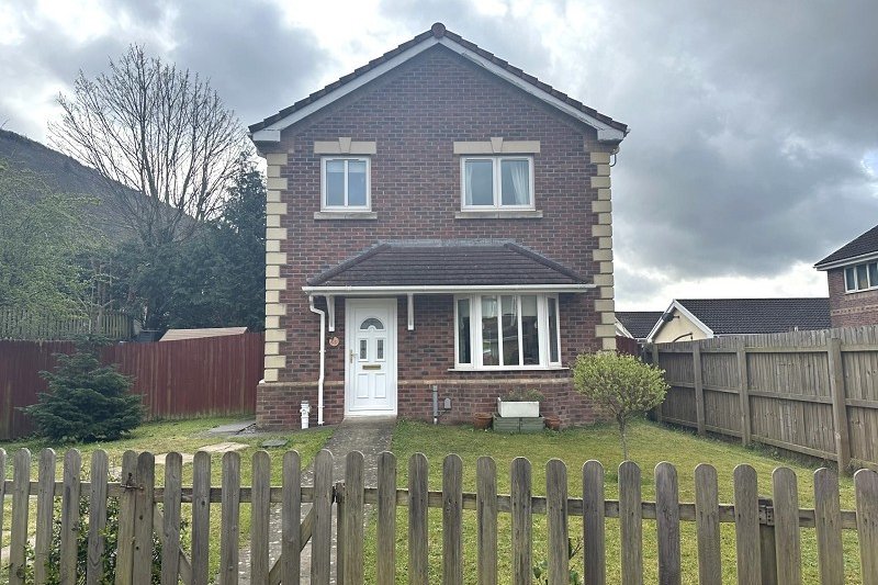 4 bedroom property for sale in Rowan Tree Avenue, Baglan, Port Talbot, Neath Port Talbot. £300,000