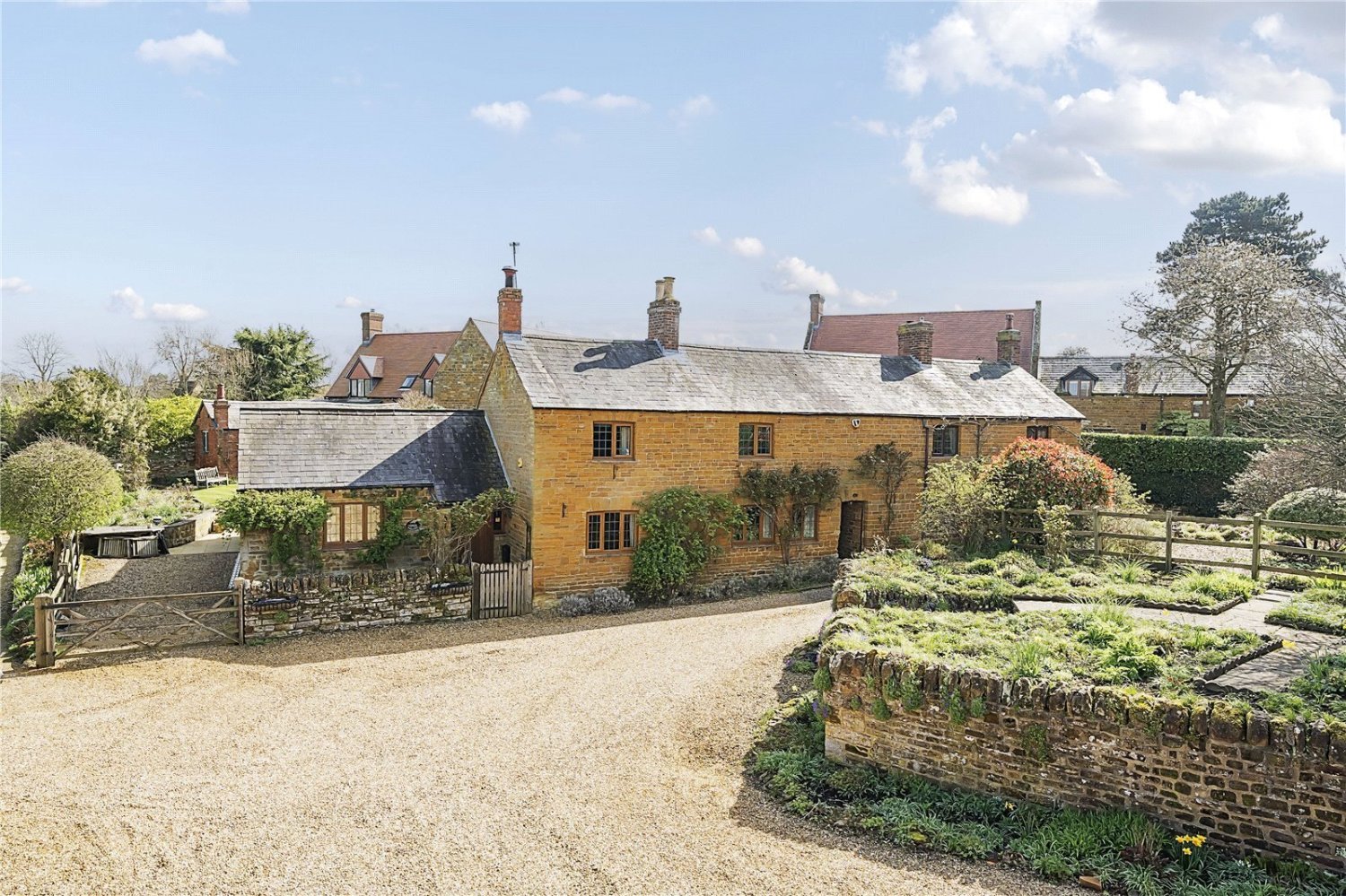 JacksonStops 3 bedroom property for sale in Upper Harlestone