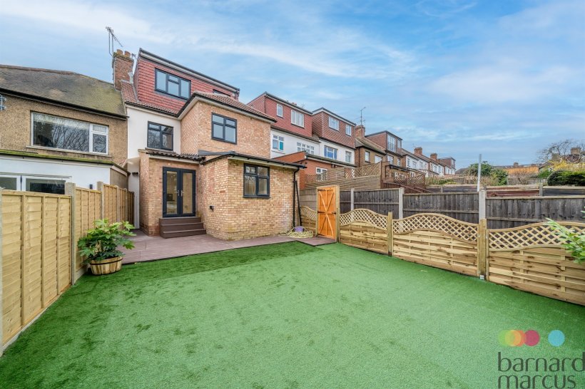 Fernwood Crescent, Whetstone, London, N20 2 bedroom apartment