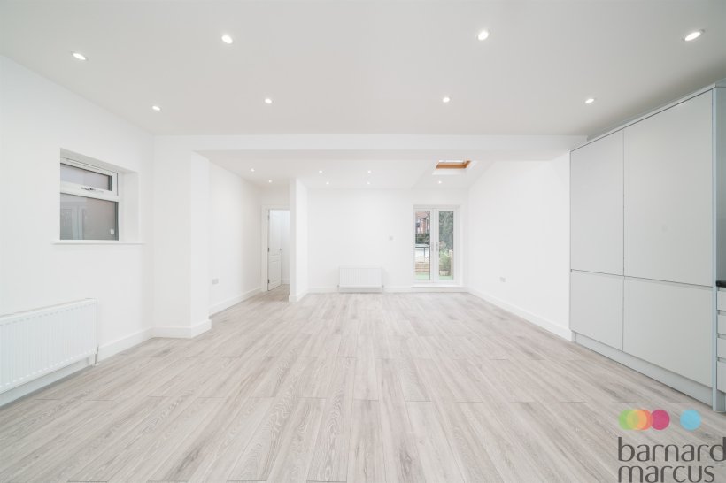 Fernwood Crescent, Whetstone, London, N20 2 bedroom apartment