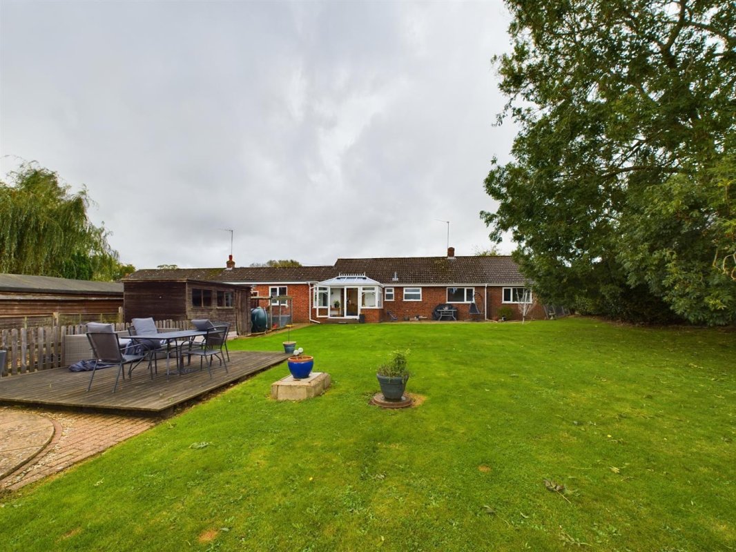 3 bedroom property for sale in Fakenham Road, East Bilney Offers in