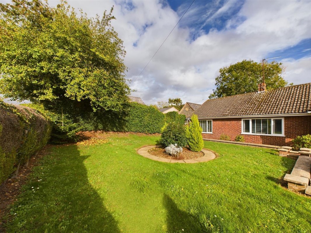 3 bedroom property for sale in Fakenham Road, East Bilney Offers in