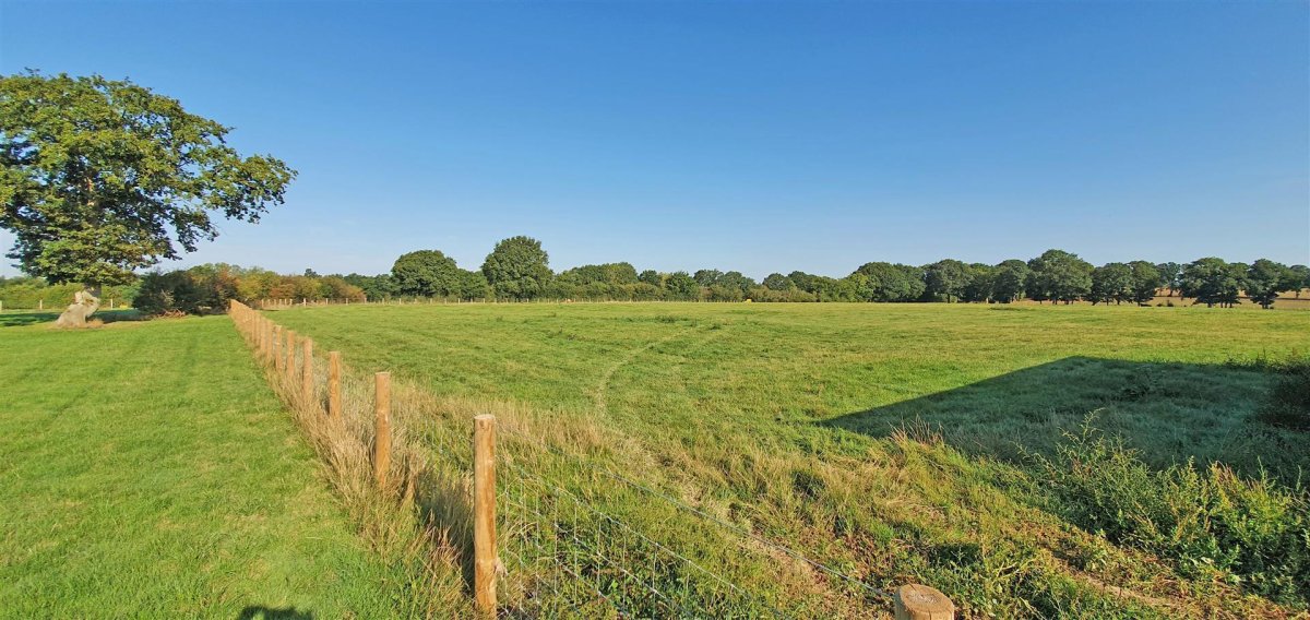 5 bedroom property for sale in Headcorn, Kent Guide price £950,000