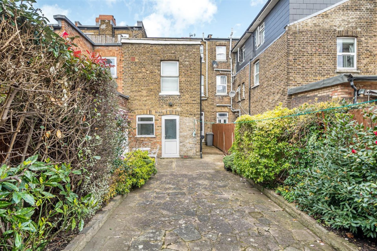 5 bedroom property for sale in St. Pauls Avenue, London, NW2 £1,200,000