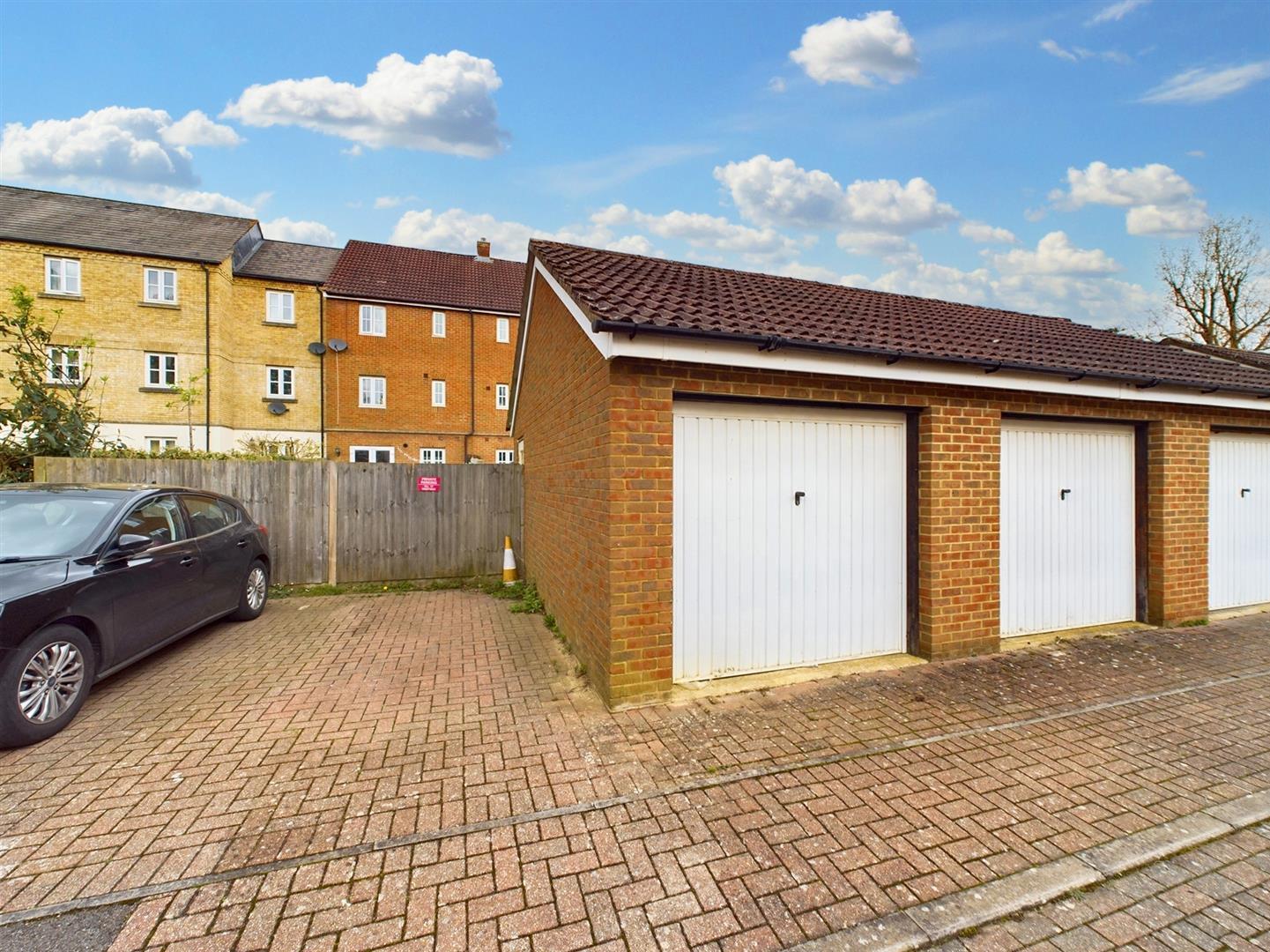 4 bedroom property for sale in Trist Way, Ifield, Crawley Offers in