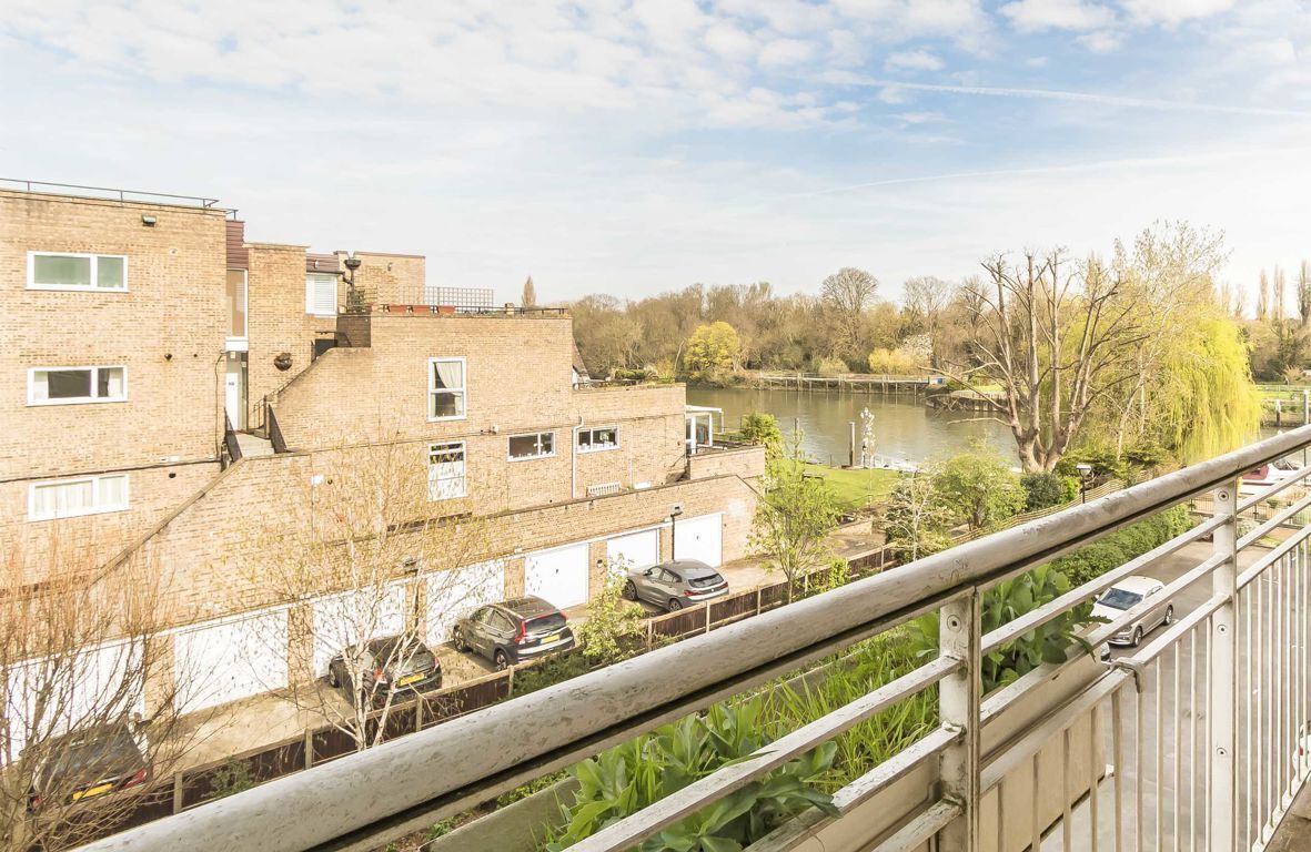 Snellers 2 bedroom property for sale in Twickenham Road, Teddington