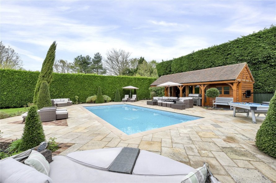 6 bedroom property for sale in The Ridings, Rothley, Leicester