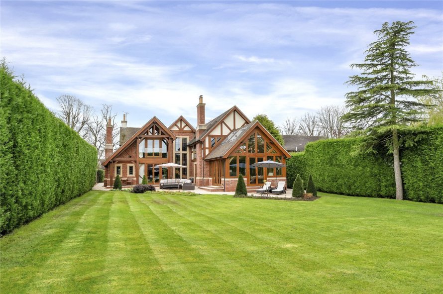 6 bedroom property for sale in The Ridings, Rothley, Leicester