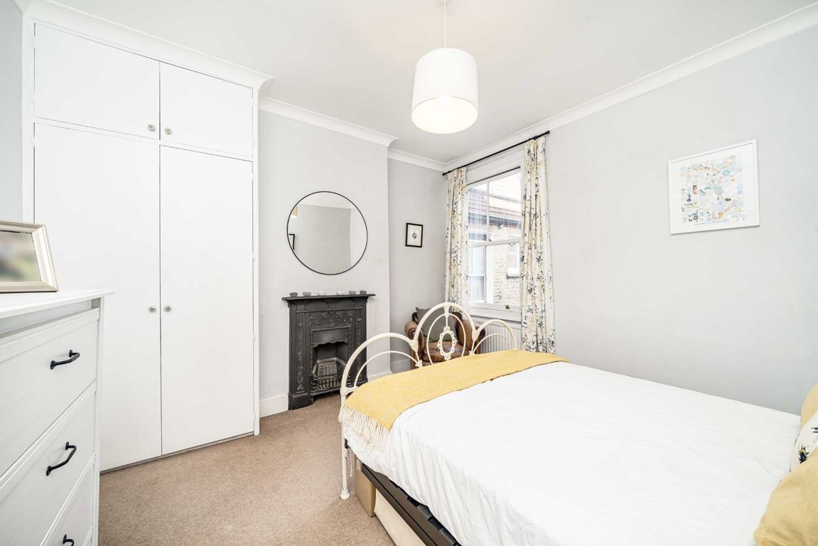 Jacksons 4 bedroom property for sale in Quinton Street, Earlsfield