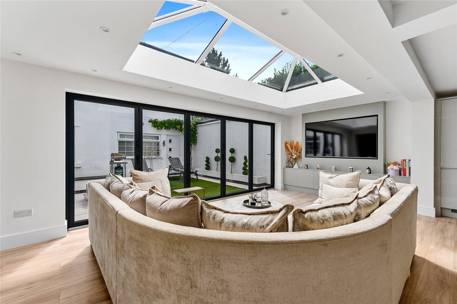 JacksonStops 5 bedroom property for sale in Woolton Mount, Woolton