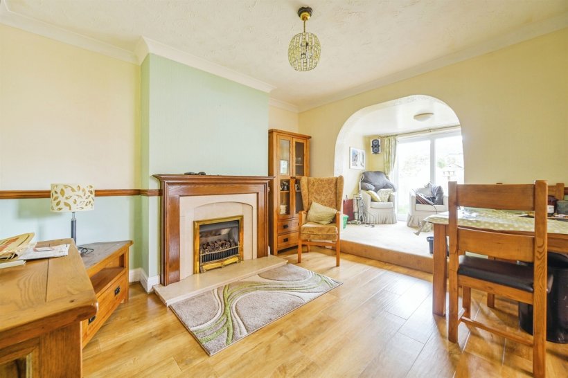 Corden Avenue, Mickleover, Derby 3 bedroom semidetached house