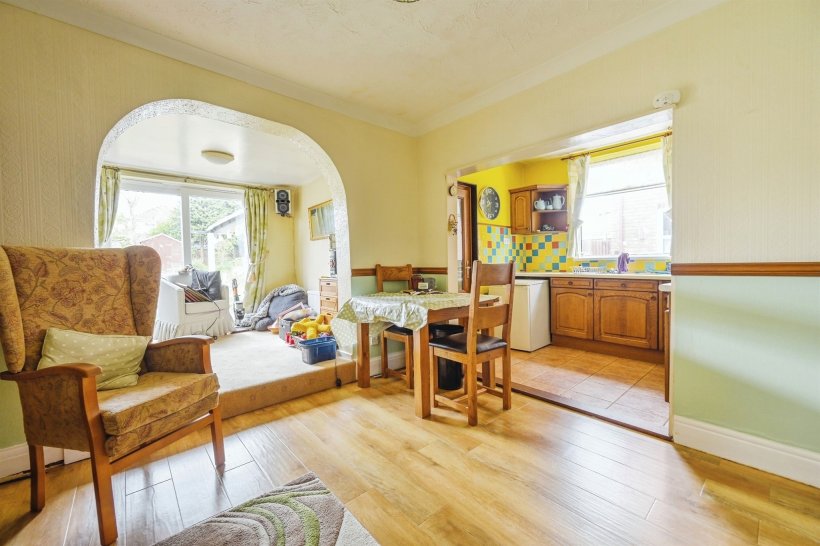 Corden Avenue, Mickleover, Derby 3 bedroom semidetached house