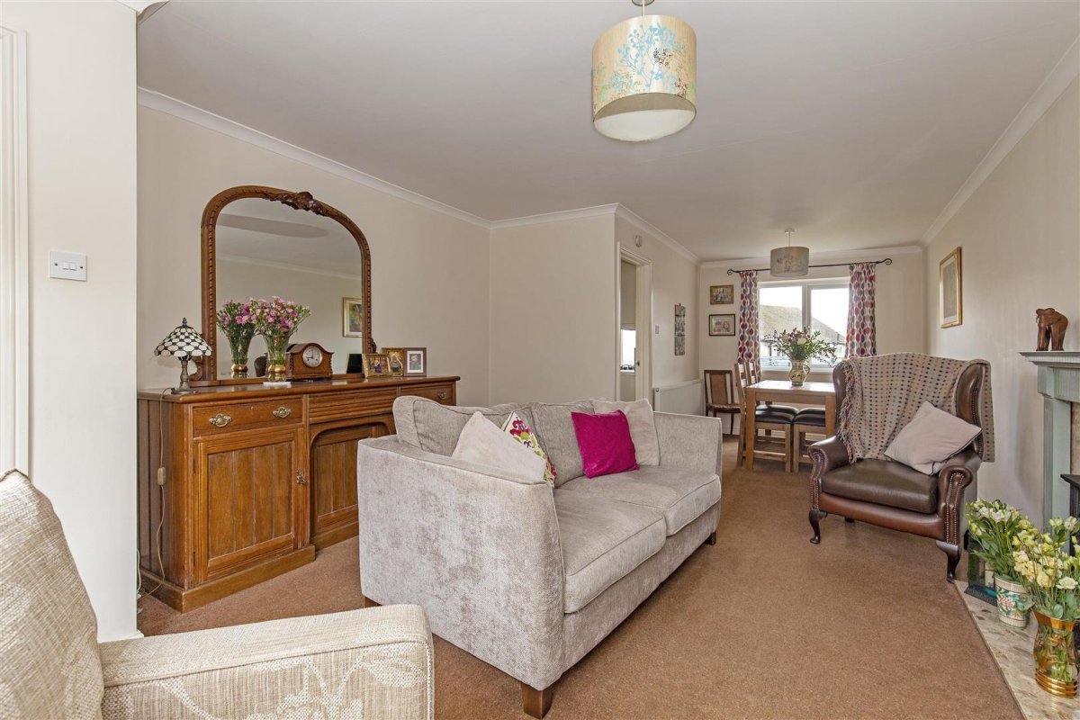 4 bedroom property for sale in Brentwood Avenue, Bamford, Hope Valley Offers in the region of