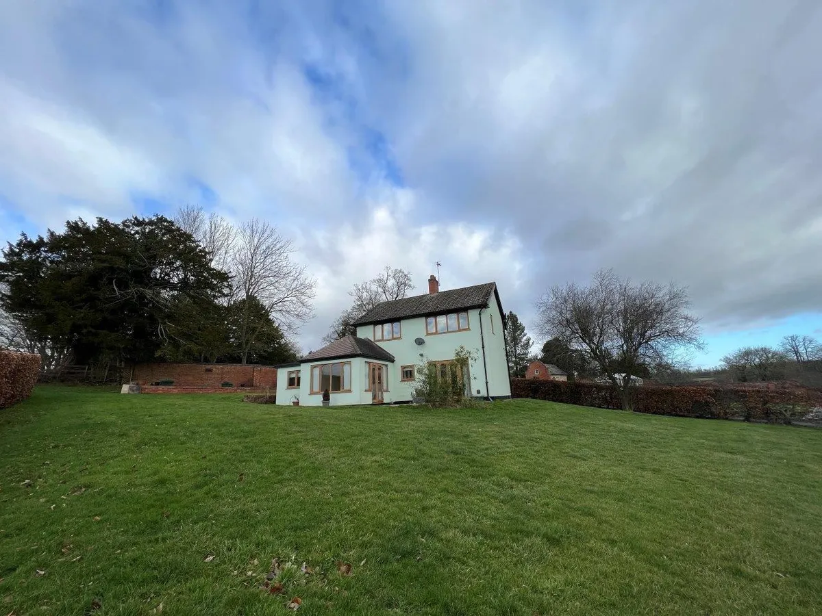 GARDENERS COTTAGE, BAGGRAVE HALL, HUNGARTON