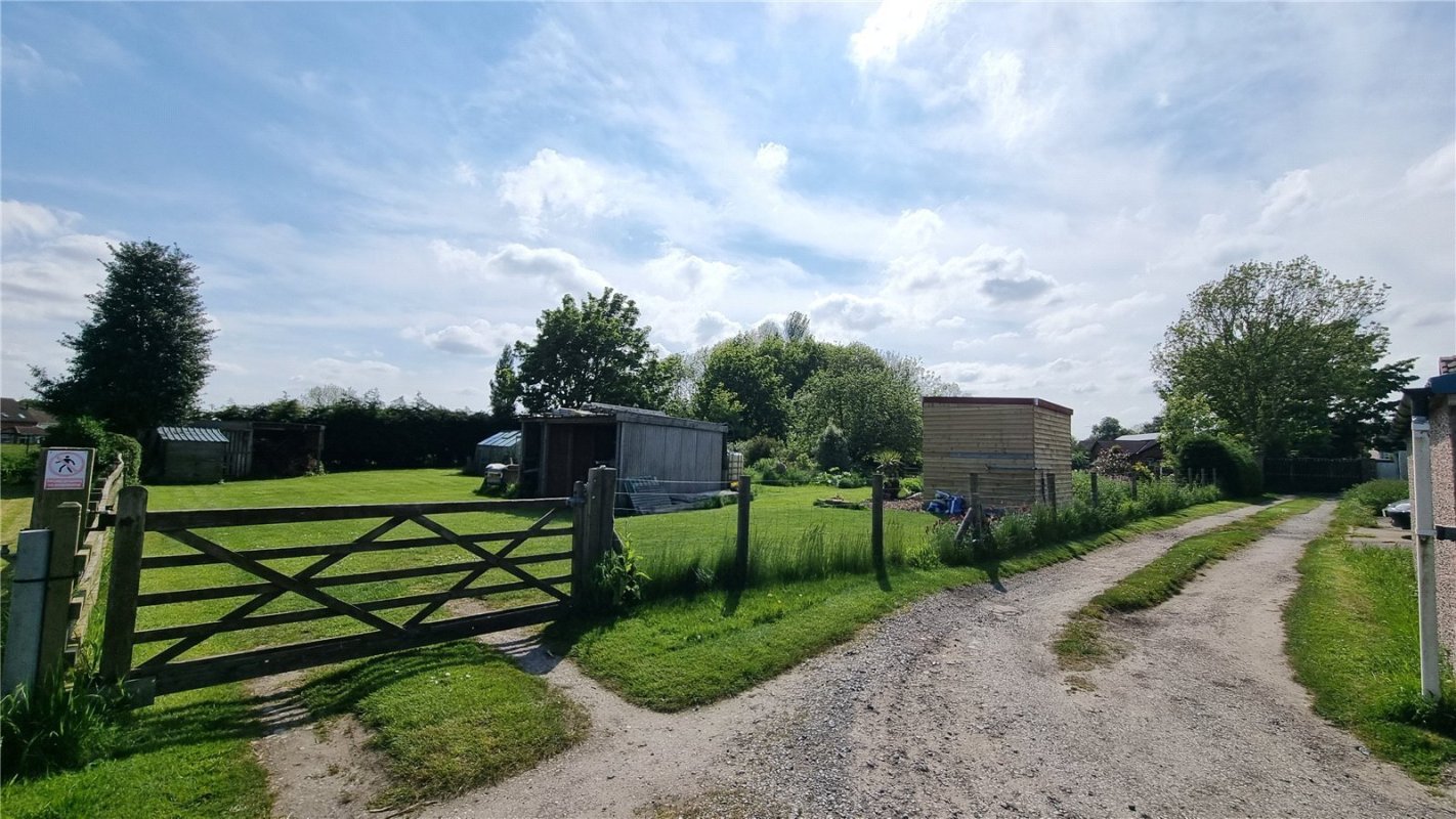 4 bedroom property for sale in Manor Road, Preston, East Yorkshire