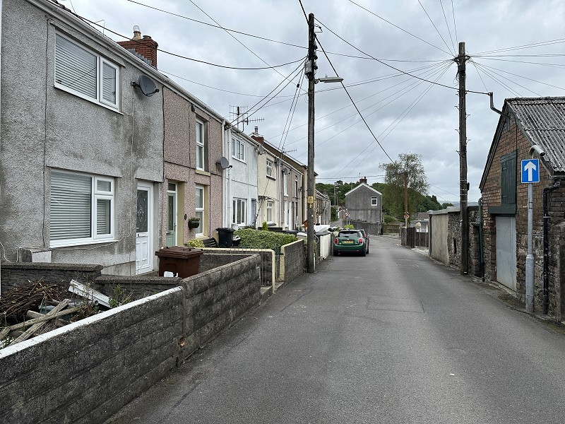 2 bedroom property for sale in Gough Road, Ystalyfera, Swansea, City And County of Swansea. £