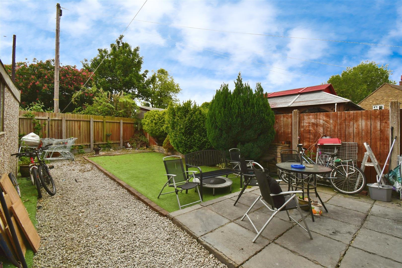 3 bedroom property for sale in Ecclesfield Avenue, Hull Offers around