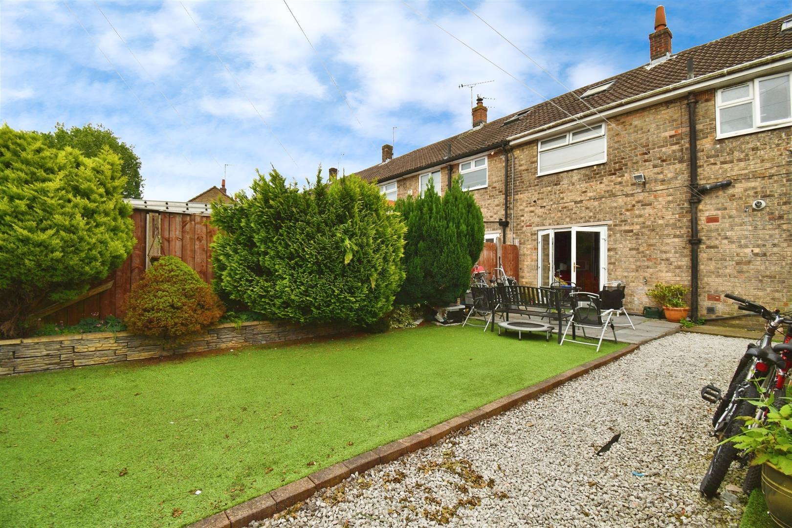 3 bedroom property for sale in Ecclesfield Avenue, Hull Offers around £130,000