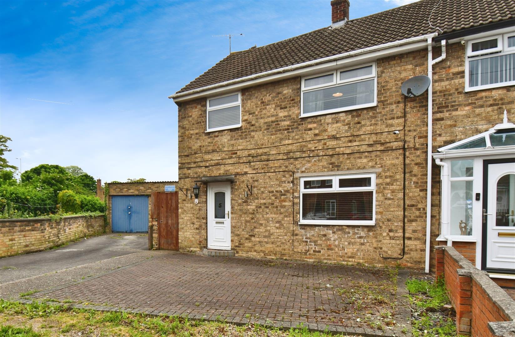 3 bedroom property for sale in Ecclesfield Avenue, Hull Offers around £130,000