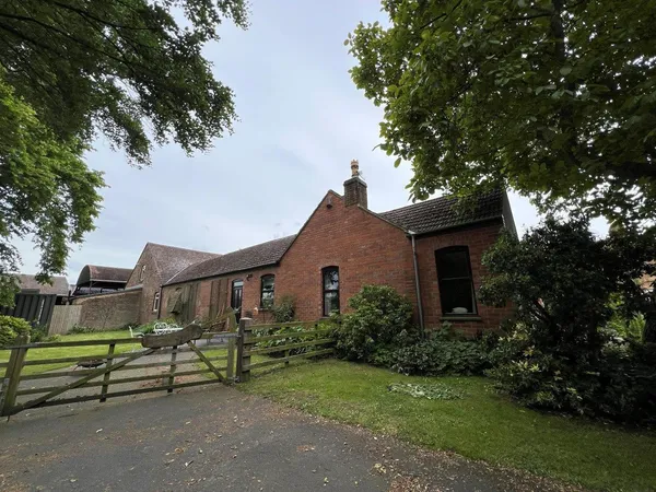 SPINNEY LODGE, GIBSONS LANE, OLD DALBY
