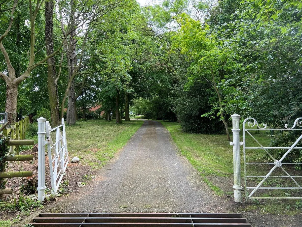 SPINNEY LODGE, GIBSONS LANE, OLD DALBY
