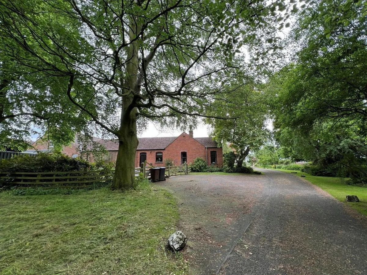 SPINNEY LODGE, GIBSONS LANE, OLD DALBY