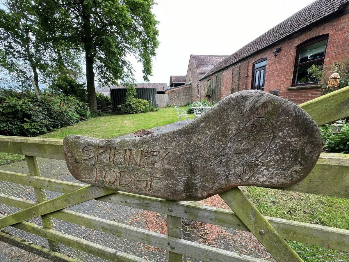SPINNEY LODGE, GIBSONS LANE, OLD DALBY