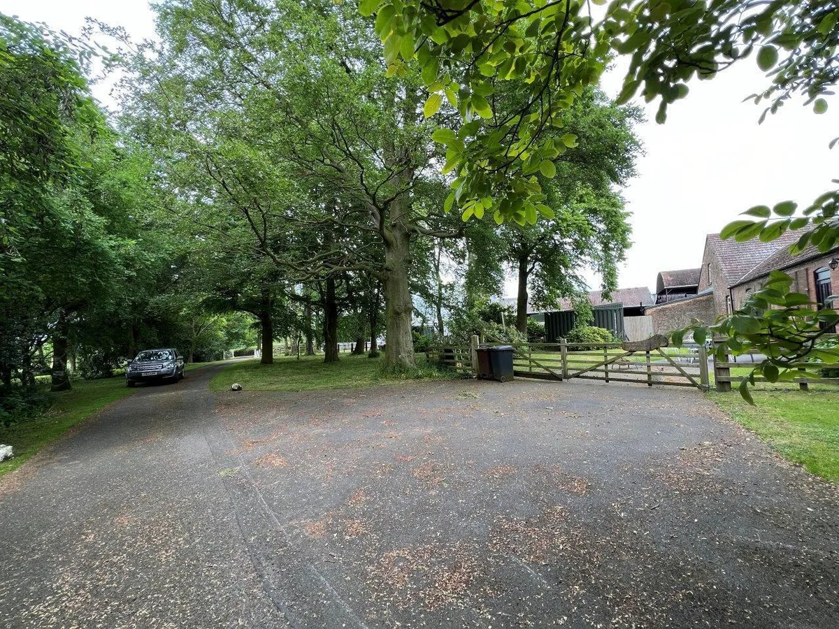 SPINNEY LODGE, GIBSONS LANE, OLD DALBY
