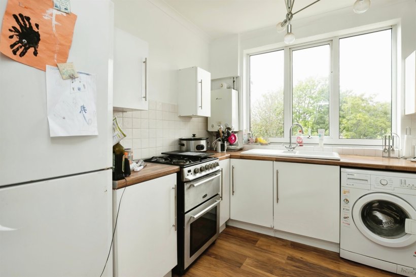 Oakfield Road, Hastings 2 bedroom link detached house Barnard Marcus