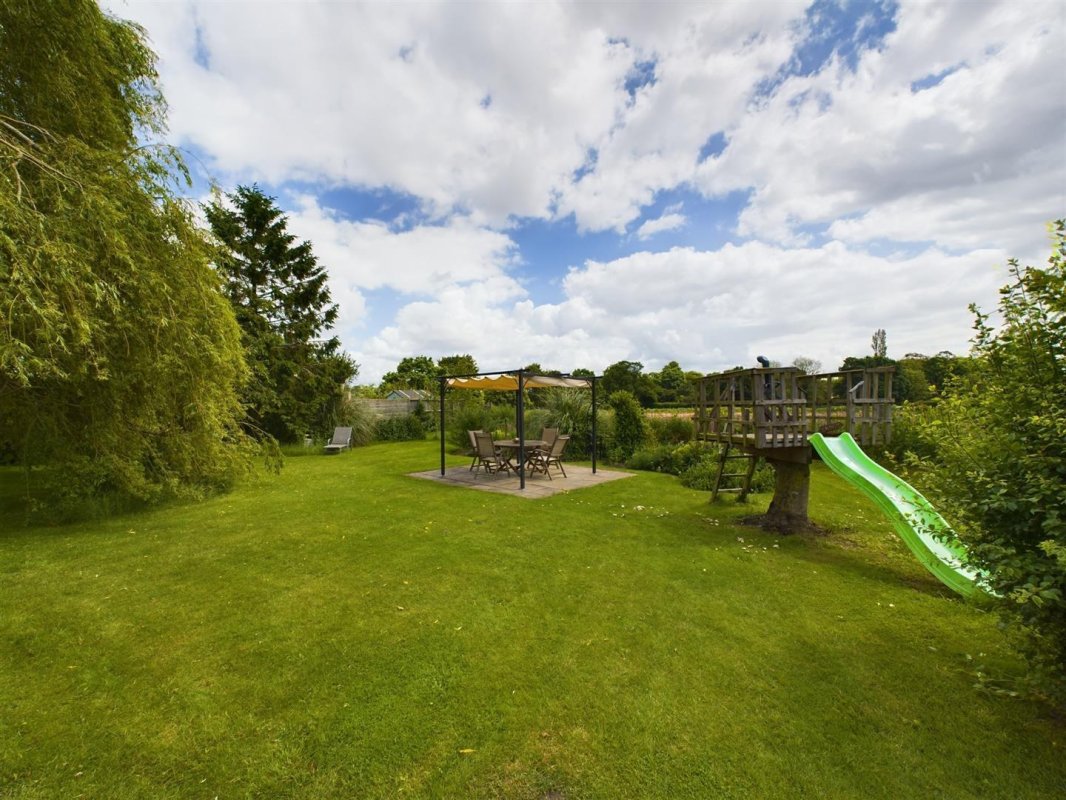 4 bedroom property for sale in Church Lane, Stanfield £475,000