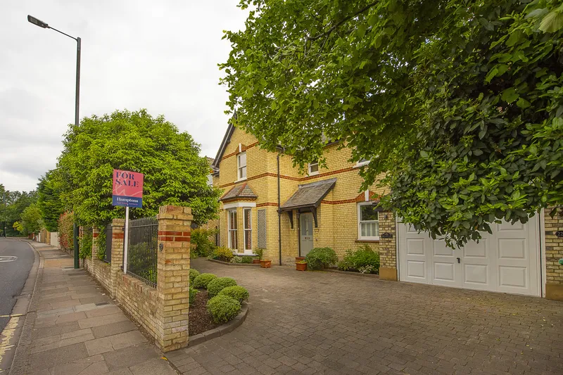 Uxbridge Rd 4 bedroom property for sale in Uxbridge Road, Hampton, TW12 - Guide ...