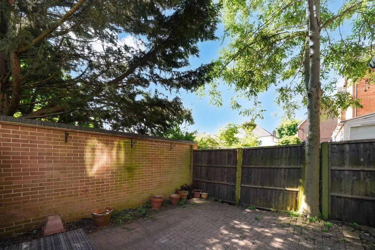 Honeyman Close, Brondesbury Park, NW6
