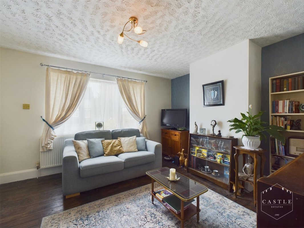 2 bedroom property for sale in Stanley Road, Hinckley Offers in