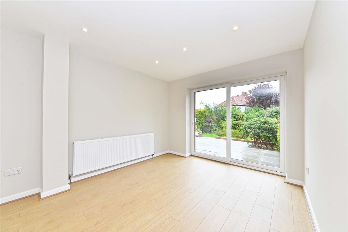 3 bedroom property for sale in Grove Road, Kings Heath, Birmingham £