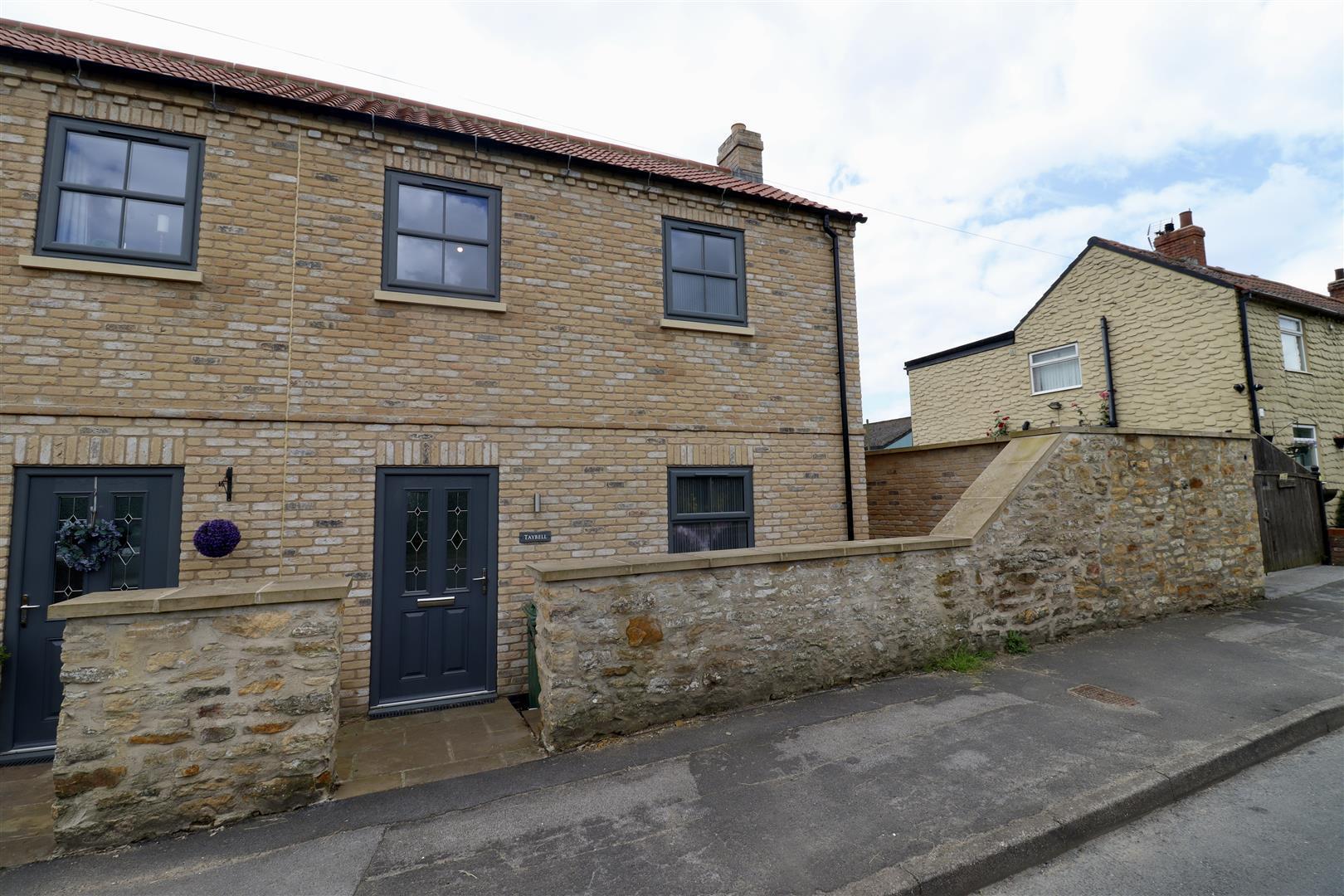 2 bedroom property for sale in Westgate, North Newbald, York £340,000