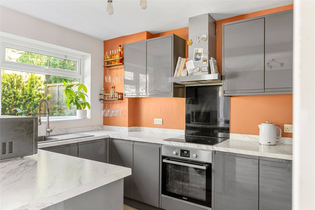 3 bedroom property for sale in Greenacres, Oxted, Surrey, RH8 Guide