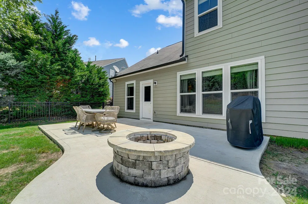 1044 Crescent Moon Dr, Fort Mill, SC 29715