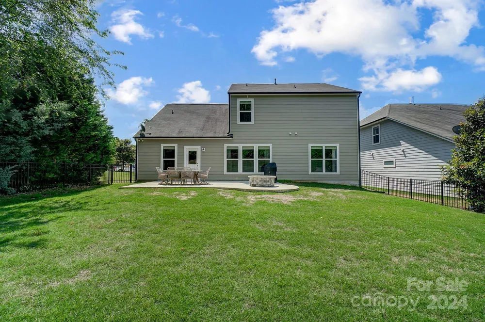 1044 Crescent Moon Dr, Fort Mill, SC 29715
