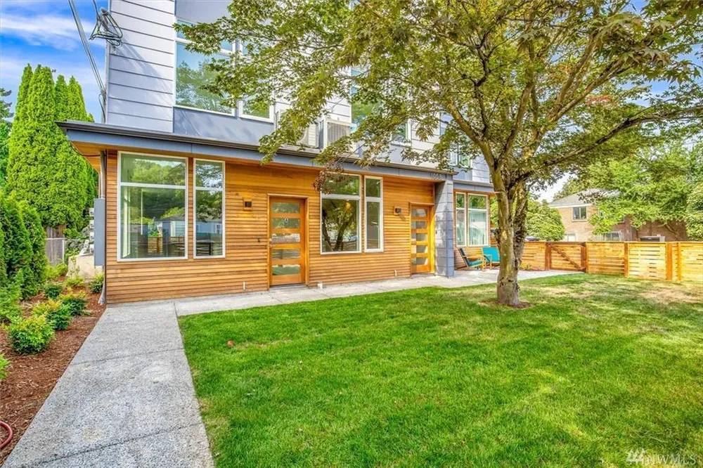 1058 S Cloverdale St, Seattle, WA 98108
