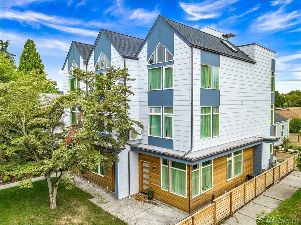 1058 S Cloverdale St, Seattle, WA 98108