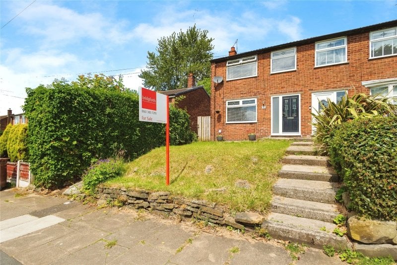 3 bedroom property for sale in Yew Tree Lane, Dukinfield, Greater
