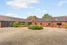 Berryfields Gated Road, Quarrendon, HP22 photo 21