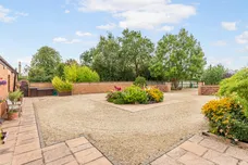 Berryfields Gated Road, Quarrendon, HP22 photo 24